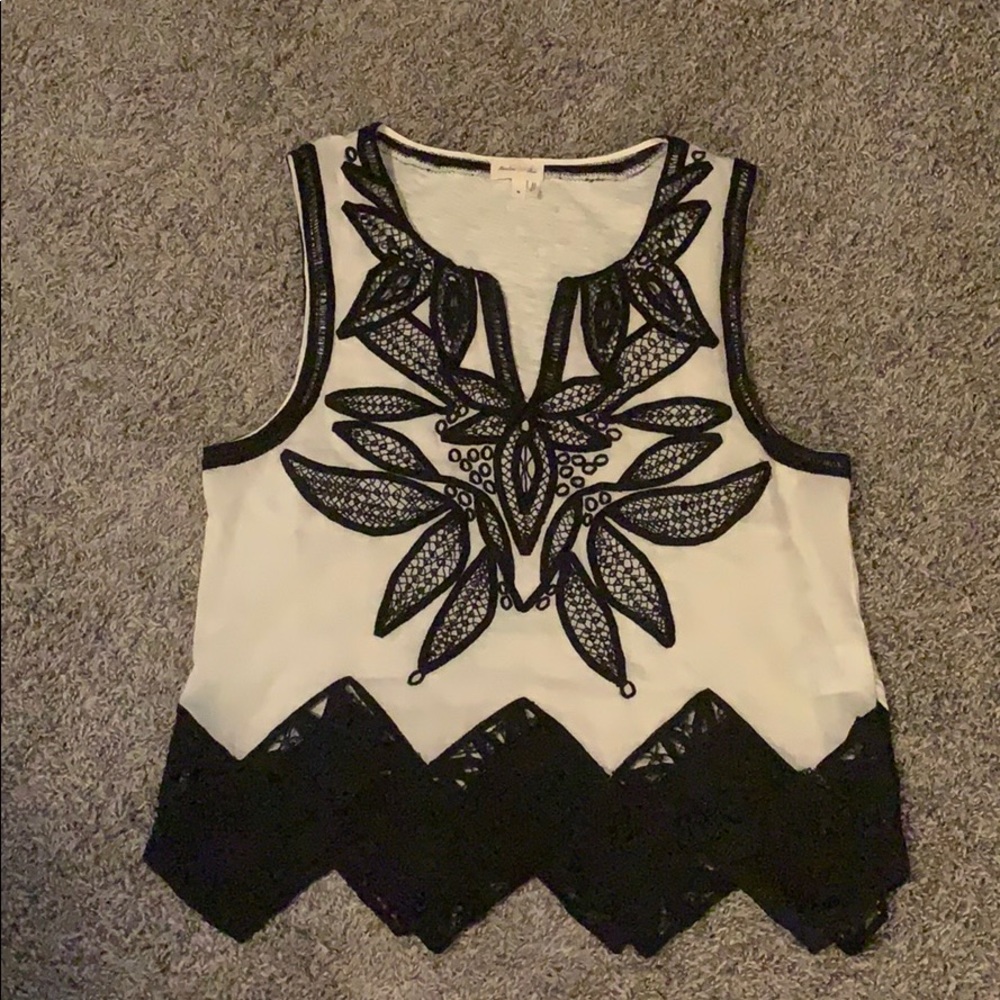 White/black tank top